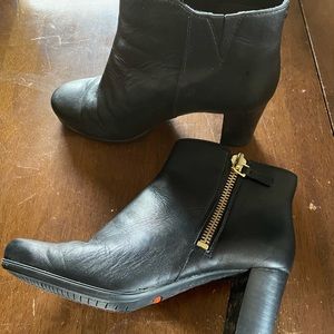 Rockport square heeled black leather boots